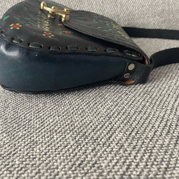 Structured Blue Leather Shoulder Bag with Floral Hand Painted Details Gold Hinge - Picture 7 of 16